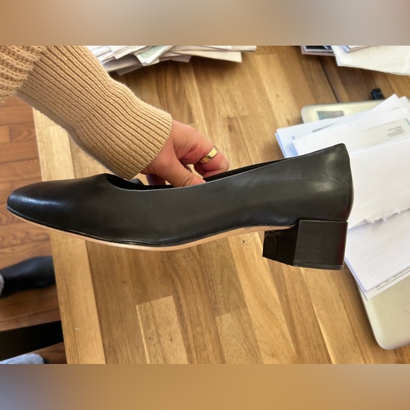 Clark’s black leather kitten heels size 10 - Picture 2 of 6